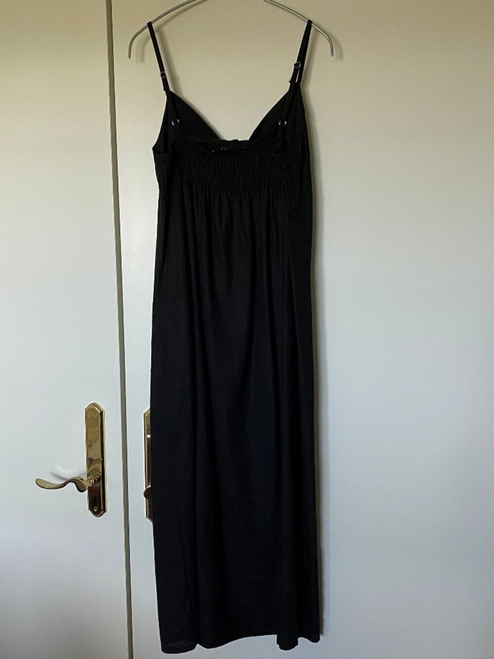 Robe longue noire en lin et viscose avec fines bretelles